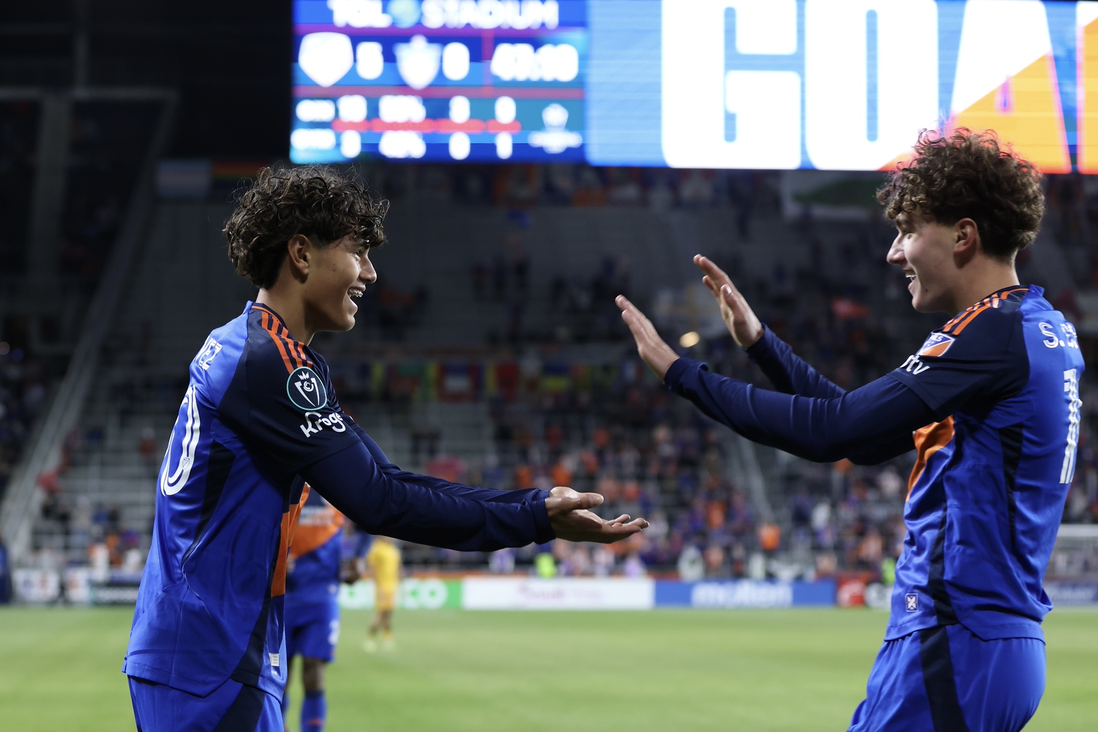 Ademar Cjhavez and Stefan Chirila celebrate a goal.